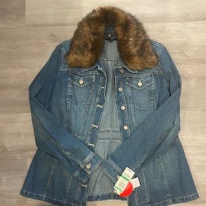 Denim jacket with removable faux fur collar